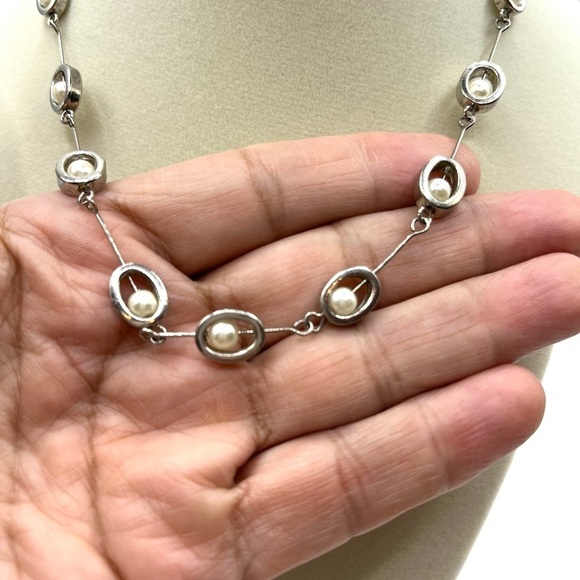 Necklace Pearl & Silver Tone Stations Oval with A Pearl Inside Unique Vintage - Picture 4 of 11